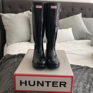 Gently used black patent Hunter Boots Size 8